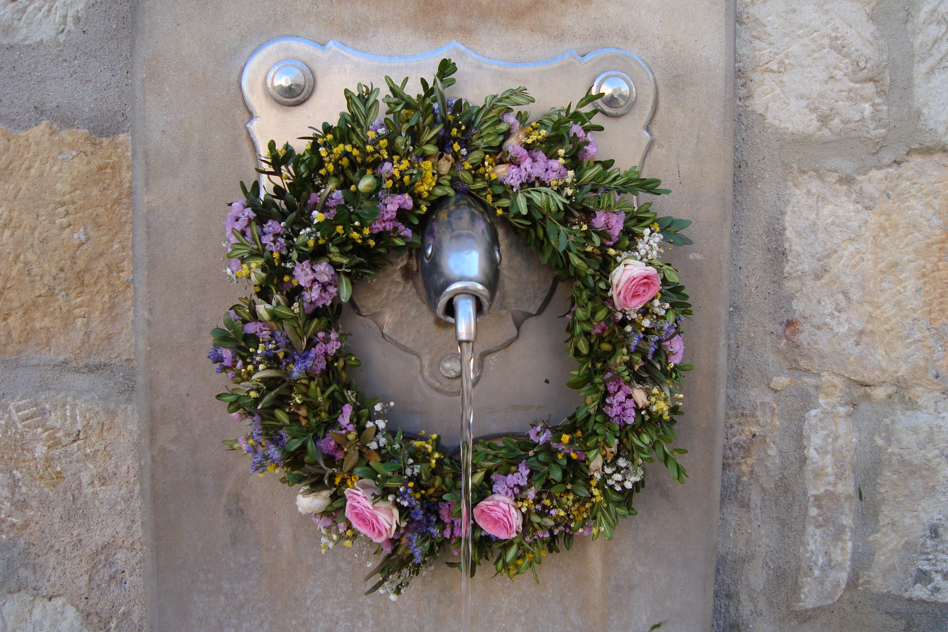 Kranz am Fischkopfbrunnen